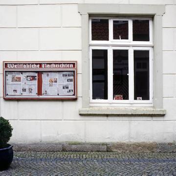 Schaukasten der Westfälischen Nachrichten in der Landrat-Schultz-Straße