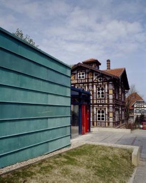 Moderner Anbau des Museums "Junkerhaus", Lemgo - ehemaliges Wohnhaus des Künstlers Karl Junker (*1850, +1912), erbaut um 1890, Gesamtkunstwerk der Holzbildhauerei, Hamelner Straße 36