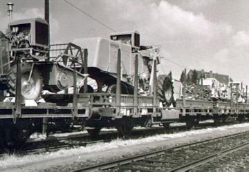 Claas Landmaschinen: Abtransport von Mähdreschern mit der Eisenbahn