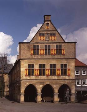 Das Rathaus, erbaut 1512-1514 aus Baumberger Sandstein, Backsteingiebel von 1561 (3)