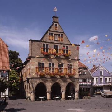 Das Rathaus, erbaut 1512-1514 aus Baumberger Sandstein, Backsteingiebel von 1561