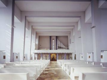 Kath. Pfarrkirche Heilig Geist, Kirchenhalle Richtung Orgelempore - Baudenkmal, errichtet 1928/29, Architekt Walther Kremer, Duisburg (Metzer Straße 35)