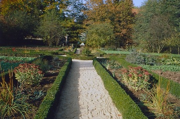 LWL-Freilichtmuseum Detmold, Münsterländer Gräftenhof: Gartenanlage mit Sonnenuhr von 1733