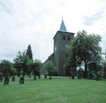 Die ev. Pfarrkirche in Bergkirchen, errichtet 1756, Turm von 1880