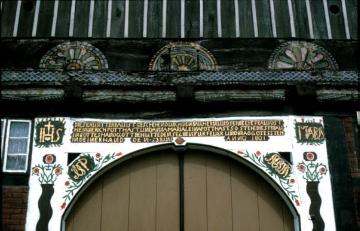 Tor mit Inschrift eines Ackerbürgerhauses im Fachwerkstil der Weserrenaissance, Bredenborn