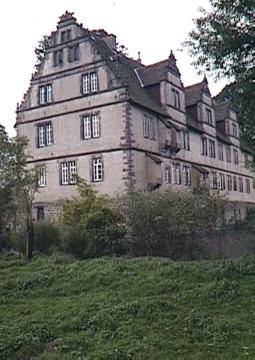 Schloss Wendlinghausen: Herrenhaus von 1613-1616 mit Schaugiebeln und Erkern