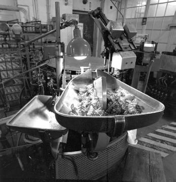 Merkur Glühlampenfabrik: Maschine zur Glaszylinder- produktion