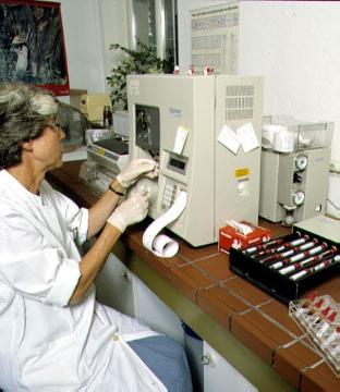 Westfälische Klinik für Psychiatrie Münster-Marienthal, 1994: Auswertung eines Bluttests im Labor.