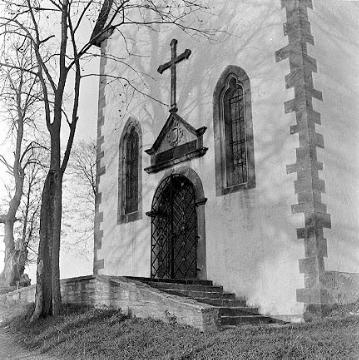 Portal der Hl. Kreuz-Kapelle auf dem Kalvarienberg, erbaut 1655