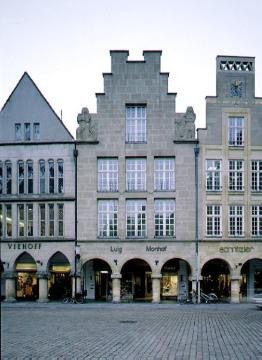 Giebelhäuser mit der Kaffeerösterei Eduard Luig am Prinzipalmarkt 42