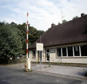 Zollamt Barlo am ehemaligen Grenzübergang zu den Niederlanden, nach dem 2. Weltkrieg wieder eröffnet 1958,  geschlossen nach Inkrafttreten des Schengener Abkommens 1985 (Grenzöffnung Deutschland, Frankreich, Benelux-Staaten)