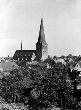 Ortskern mit St. Remigius-Kirche, um 1940?