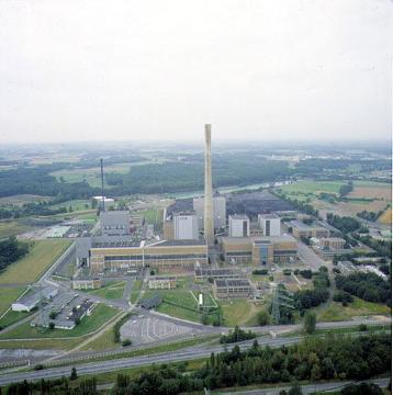 Blick vom Kühlturm auf den Kraftwerkskomplex der VEW (Vereinigte Elektrizitätswerke Westfalen)