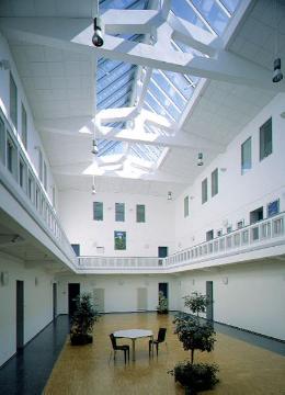 Technologiezentrum Lünen (LÜNTEC): Innenaufnahme des Lichthofs; 1996 fertiggestellt