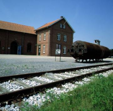 Textilmuseum Bocholt - rechts: stationärer Dampfkessel (zweiflammiger Wellrohrkessel) am Museumsgebäude