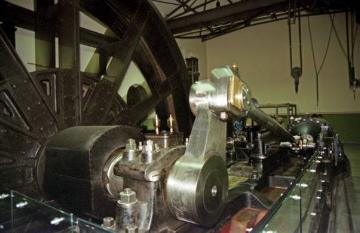 Dampffördermaschine in der Maschinenhalle der ehemaligen Zeche Hannover, Bochum-Hordel, Zechenbetrieb 1857-1973, seit 1981 ein Standort des LWL-Industriemuseums - Westfälisches Landesmuseum für Industriekultur