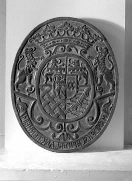 Zur Stadtgeschichte: bronzene Wappenkartusche des Steinsarges einer Äbtissin des Damenstiftes Vreden