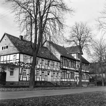 St. Johannes-Stift Marsberg, 1955: Fachwerkgebäude auf dem Gelände der Westfälischen Klinik für Kinder- und Jugendpsychiatrie.
