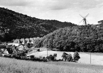 Ortsteil am LWL-Freilichtmuseum Hagen: Ansicht von Norden mit der Turmwindmühle