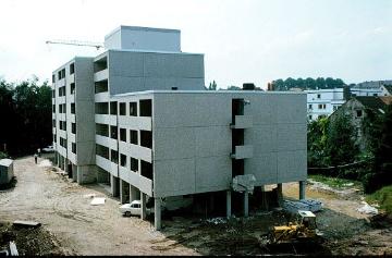  Erbauung der Westfälischen Landesklinik Paderborn - Klinik für Psychiatrie, Psychotherapie und Psychosomatik, eröffnet 1975.