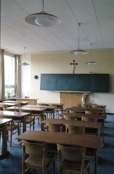Klassenzimmer in der St. Marienschule: Blick zur Tafel