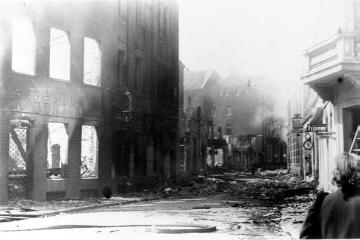 Münster im Zweiten Weltkrieg, um 1944 (?): Bombenschäden in der Telgter Straße, Blick aus Richtung Mauritzstraße 