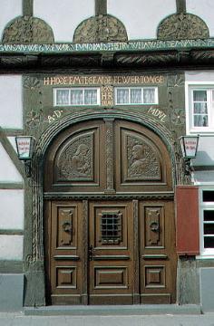 Eingangstür des Fachwerkhauses Marktplatz 1 von 1545