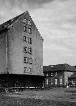Winterbourne-Kaserne (1945-1994), Speicher 3 vor Sanierung - ab 2000 Umbau von 9 Speichern des einstigen Heeresverpflegungshauptamtes für Norddeutschland (1939-1945) zum Dienstleistungszentrum "Speicherstadt Münster"