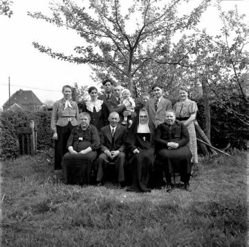 Familie Ridder, Borkener Straße, Gruppenaufnahme im Garten