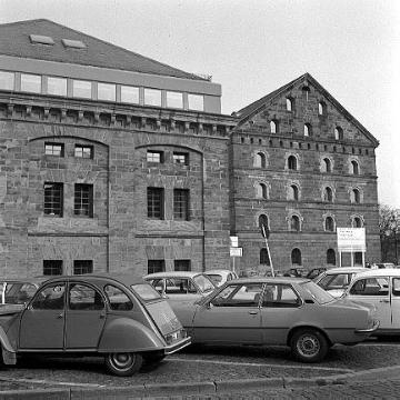 Heeresbäckerei und Körnermagazin, zwei Gebäuden der Alten Garnison: um 1830 im  Stil des Klassizismus errichtete militärische Großbauten