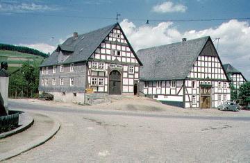 Ackerbürgerhäuser an der Dorfstraße in  Assinghausen