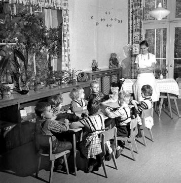 Westfälische Schule für Gehörlose: Kindergarten, Kinder bei der Hörerziehung
