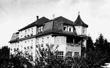 Provinzial-Kinderheilstätte Westfalia, Bad Lippspringe [später "Westfalenhaus"], Sanatorium für anfällige Kinder bis 6 Jahre.