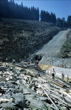 Erste Bauphase des Biggestaudamms am Dünneckenberg: Betonierarbeiten an der Dammsohle