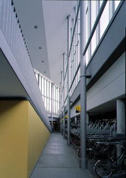 Fahrrad-Parkhaus am Münsteraner Hauptbahnhof, erbaut 1999
