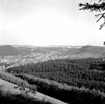 Blick auf Niedermarsberg und das ostsauerländer Hügelland