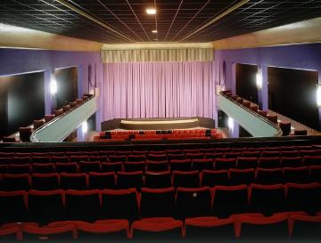 Filmtheater Apollo, erbaut 1937: Blick in den Vorführsaal - Schließung des Kinos 10/2000, Baudenkmal (Königstraße)