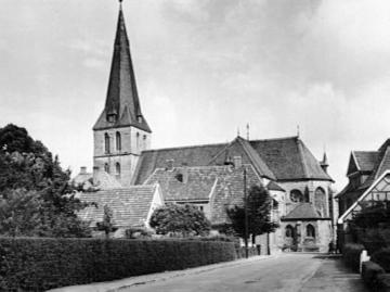 Ostbevern mit St. Ambrosius-Kirche, Blick aus Richtung Schulstraße, 1953.