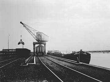 Datteln-Hamm-Kanal, Hafen: Drehkran bei der Beladung eines Güterwaggons