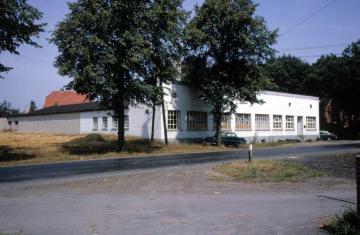 Industrie in Saebeck, 1965: Weberei in der Teichstraße 9 (später Ferrièresstraße), abgerissen 2005, danach Bau des Kaufmarkes Lidl mit Parkplatz