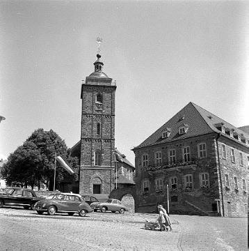 Marktplatz mit Rathaus und Nikolai-Kirche, erbaut 1224