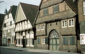 Renaissance-Fachwerk in Wiedenbrück: Ackerbürgerhaus von 1576 mit Rosettenornamentik und Balkenschnitzerei, Mönchstraße 8