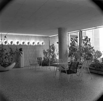 Eingangshalle der Paracelsus-Klinik, Marl, 1959 (Lipper Weg 11)