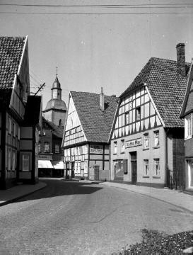 Wiedenbrück:Fachwerkhäuser mit Ladengeschäften nahe der Aegidius-Kirche