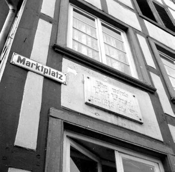 Wiedenbrück, Marktplatz: Gedenktafel am einstigen Wohnhaus der Dichterin Luise Hensel