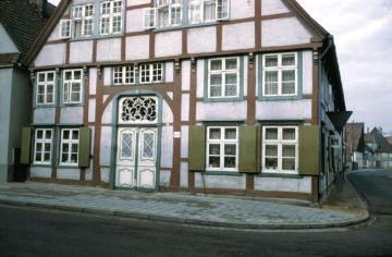 Rheda: Fachwerkhaus mit einer Rokoko-Haustür in der Hauptstraße