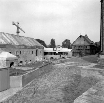 Rekonstruktion der 1964 entdeckten ottonisch-salischen Pfalz aus dem 8. Jh., später "Museum in der Kaiserpfalz" (Blick von Südwesten)