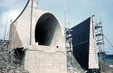 Bau des Eisenbahntunnels am südlichen Bausenberg im Zuge der Errichtung der Biggetalsperre 1957-1965