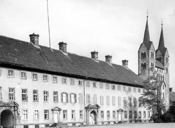 Kloster Corvey, ehem. Benediktinerabtei, um 1944?: Hauptfront mit Westwerk der Kirche St. Stephanus und Vitus