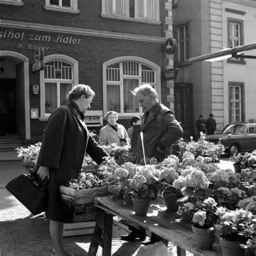 Greven, 1971: Wochenmarkt an der St. Martinus-Kirche